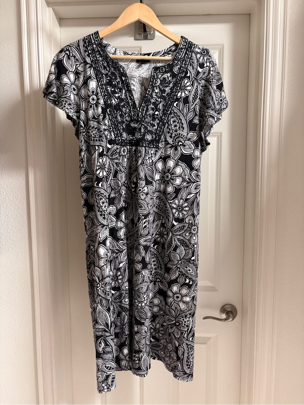 Talbots Popover Dress | L | Black & White Paisley Print